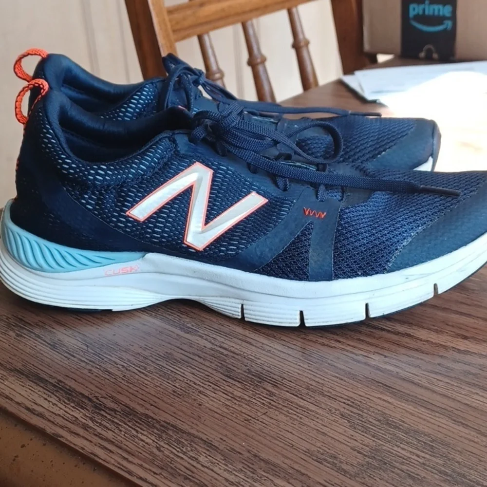 New Balance 715 Running Shoe, women's sz  8.5